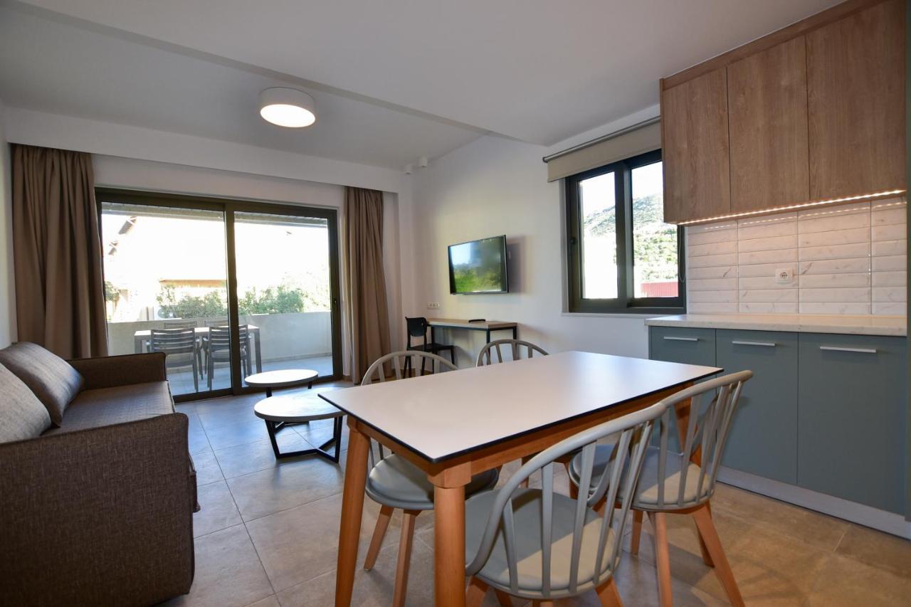 Rosemary Apartments Палеохора Екстер'єр фото
